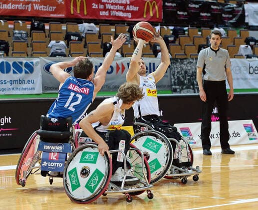 15.05.2021, xovx, Rollstuhlbasketball Bundesliga, Playoffs-Finale Deutsche Meisterschaft - Spiel 2, RSV Lahn-Dill - RSB Thuringia Bulls v.l. Jens Albrecht (RSB Thuringia Bulls), Christopher Huber (RSV Lahn-Dill), Steve Serio (RSV Lahn-Dill) Wetzlar Rittal-Arena Hessen Deutschland (DE)