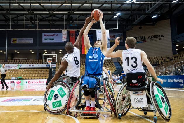 RBBL1 Playoffs 2021; Spiel 2 RSV Lahn-Dill - RSB Thuringia Bulls; 15.05.2021 Brian Bell (RSV Lahn-Dill, 8), Aliaksandr Halouski (RSB Thuringia Bulls, 14), Thomas Boehme (RSV Lahn-Dill, 13) RBBL1 Playoffs 2021; Spiel 2 RSV Lahn-Dill - RSB Thuringia Bulls; 15.05.2021; Rittal Arena, Wetzlar (Hessen) Copyright: xBEAUTIFULxSPORTS Wunderlx