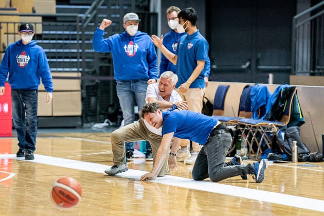 RBBL1 Playoffs 2021; Spiel 2 RSV Lahn-Dill - RSB Thuringia Bulls; 15.05.2021 Lutz Lessmann (Thuringia Bulls), Michael Engel (Headcoach RSB Thuringia Bulls) RBBL1 Playoffs 2021; Spiel 2 RSV Lahn-Dill - RSB Thuringia Bulls; 15.05.2021; Rittal Arena, Wetzlar (Hessen) Copyright: xBEAUTIFULxSPORTS Roeczeyx