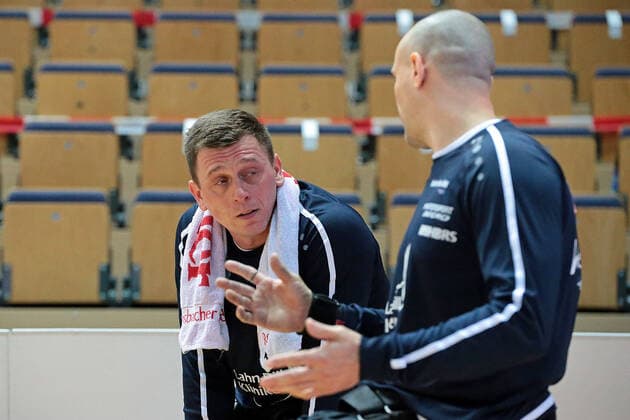 15.05.2021, xovx, Rollstuhlbasketball Bundesliga, Playoffs-Finale Deutsche Meisterschaft - Spiel 2, RSV Lahn-Dill - RSB Thuringia Bulls Die Spieler des RSV Lahn-Dill sind enttäuscht nach der 45:52 Niederlage gegen den RSB Thuringia Bulls. v.l. Dominik Mosler (RSV Lahn-Dill), Ian Sagar (RSV Lahn-Dill) Wetzlar Rittal-Arena Hessen Deutschland (DE)