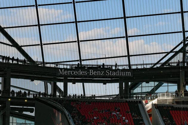 ATLANTA, GA Ã MAY 15: A clear blue sky can be seen through Mercedes-Benz Stadium standing room only area during the MLS, Fussball Herren, USA match between CF Montreal and Atlanta United FC on May 15th, 2021 at Mercedes-Benz Stadium in Atlanta, GA. (Photo by Rich von Biberstein Icon Sportswire) SOCCER: MAY 15 MLS - CF Montreal at Atlanta United FC Icon210515023