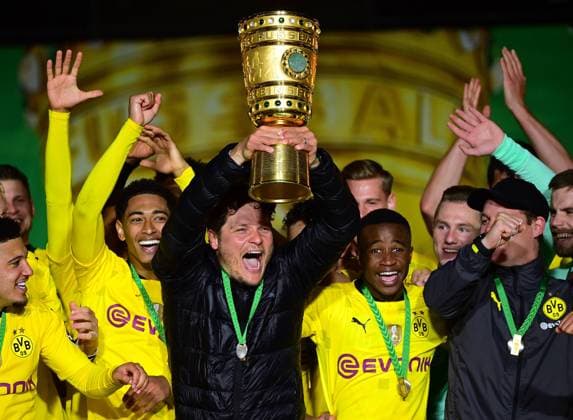 Fussball DFB-Pokalsieger 2021, Borussia Dortmund, Trainer Edin Terzic mit Pokal Berlin, 13.05.2021, Fussball, DFB-Pokal, Finale, RB Leipzig - Borussia Dortmund 1:4 Foto: Groothuis Witters Pool via TEAM2sportphoto Berlin *** Football DFB Cup winner 2021, Borussia Dortmund, coach Edin Terzic with cup Berlin, 13 05 2021, football, DFB Cup, final, RB Leipzig Borussia Dortmund 1 4 Photo Groothuis Witters Pool via TEAM2sportphoto Berlin. Poolfoto Groothuis Witters Pool Witters ,EDITORIAL USE ONLY