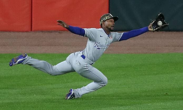 May 15, 2021: Royals center fielder Jarrod Dyson makes a diving catch of a fly ball hit off the bat of the White Sox s Andrew Vaughn in the seventh inning on May 15, 2021, at Guaranteed Rate Field in Chicago. - ZUMAm67_ 0118059852st Copyright: xChrisxSwedax