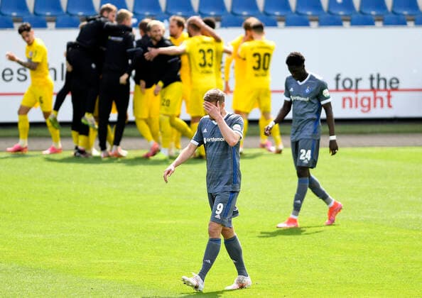 Bilder des Jahres 2021, Sport 05 Mai Sport Themen der Woche KW19 Sport Bilder des Tages GER, 2.FBL, VfL Osnabrueck vs Hamburger SV 16.05.2021, Bremer Bruecke, Osnabrueck, GER, 2.FBL, VfL Osnabrueck vs Hamburger SV, im Bild Simon Terodde (Hamburger SV 9) enttaeuscht *** GER, 2 FBL, VfL Osnabrueck vs Hamburger SV 16 05 2021, Bremer Bruecke, Osnabrueck, GER, 2 FBL, VfL Osnabrueck vs Hamburger SV, in picture Simon Terodde Hamburger SV 9 disappointed nordphotoxGmbHx xTreese nph00275