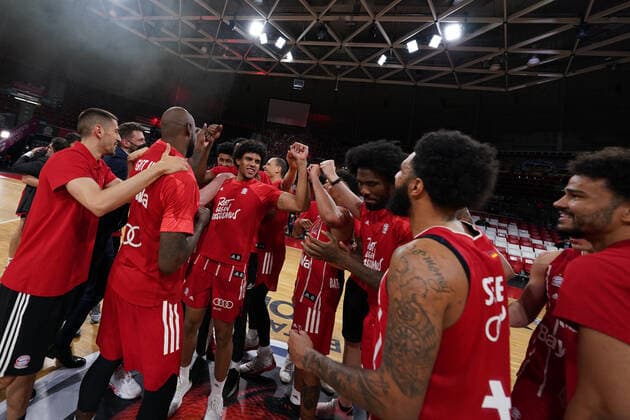 Basketball München 16.05.2021 Saison 2020 2021 MagentaSport BBL Pokal TOP FOUR: FINALE: FC Bayern München - ALBA Berlin Basketball München 16.05.2021 Saison 2020 2021 MagentaSport BBL Pokal TOP FOUR: FINALE: FC Bayern München - ALBA Berlin München gewinnt den MagentaSport BBL Pokal Jubel München nur redaktionelle Verwendung - kommerzielle Verwendung Nutzung nur nach Absprache mit dem Fotografen. München Deutschland