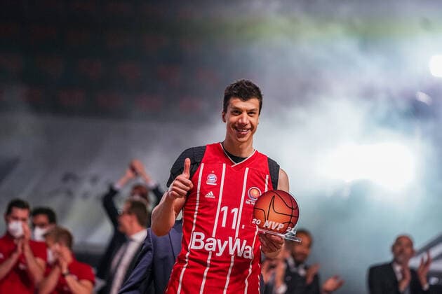 Basketball München 16.05.2021 Saison 2020 2021 MagentaSport BBL Pokal TOP FOUR: FINALE: FC Bayern München - ALBA Berlin Basketball München 16.05.2021 Saison 2020 2021 MagentaSport BBL Pokal TOP FOUR: FINALE: FC Bayern München - ALBA Berlin München gewinnt den MagentaSport BBL Pokal Jubel München MVP Vladimir Lucic (München, No.11) nur redaktionelle Verwendung - kommerzielle Verwendung Nutzung nur nach Absprache mit dem Fotografen. München Deutschland