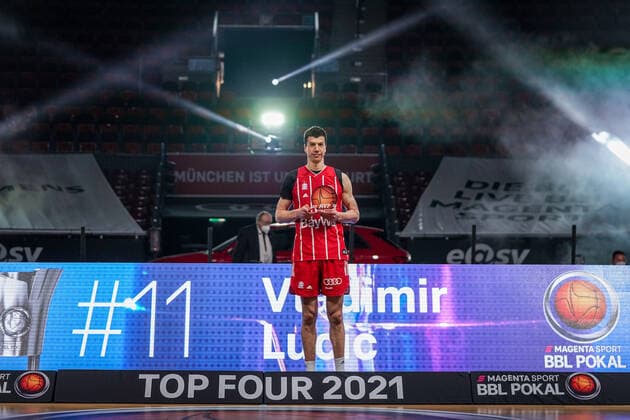 Basketball München 16.05.2021 Saison 2020 2021 MagentaSport BBL Pokal TOP FOUR: FINALE: FC Bayern München - ALBA Berlin Basketball München 16.05.2021 Saison 2020 2021 MagentaSport BBL Pokal TOP FOUR: FINALE: FC Bayern München - ALBA Berlin München gewinnt den MagentaSport BBL Pokal Jubel München MVP Vladimir Lucic (München, No.11) nur redaktionelle Verwendung - kommerzielle Verwendung Nutzung nur nach Absprache mit dem Fotografen. München Deutschland