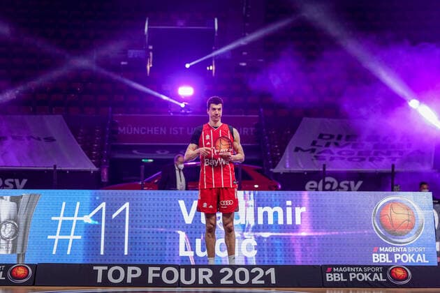 Basketball München 16.05.2021 Saison 2020 2021 MagentaSport BBL Pokal TOP FOUR: FINALE: FC Bayern München - ALBA Berlin Basketball München 16.05.2021 Saison 2020 2021 MagentaSport BBL Pokal TOP FOUR: FINALE: FC Bayern München - ALBA Berlin München gewinnt den MagentaSport BBL Pokal Jubel München MVP Vladimir Lucic (München, No.11) nur redaktionelle Verwendung - kommerzielle Verwendung Nutzung nur nach Absprache mit dem Fotografen. München Deutschland