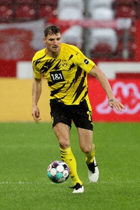 Mainz, Opel Arena, 16.05.21, 1. Bundesliga: 1.FSV Mainz 05 - Borussia Dortmund Bild: Thomas Meunier (Borussia Dortmund) Gemäß den Vorgaben der DFL Deutsche Fußball Liga ist es untersagt, in dem Stadion und oder vom Spiel angefertigte Fotoaufnahmen in Form von Sequenzbildern und oder videoähnlichen Fotostrecken zu verwerten bzw. verwerten zu lassen. DFL regulations prohibit any use of photographs as image sequences and or quasi-video. *** Mainz, Opel Arena, 16 05 21, 1 Bundesliga 1 FSV Mainz 05 Borussia Dortmund Bild Thomas Meunier Borussia Dortmund In accordance with the regulations of the DFL Deutsche Fußball Liga, it is prohibited to exploit or have exploited photographs taken in the stadium and or of the match in the form of sequence images and or video-like photo series DFL regulations prohibit any use of photographs as image sequences and or quasi video Copyright: jb-sportfoto Bywaletz