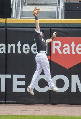 Baseball, MLB, Chicago White Sox - Kansas City Royals May 16, 2021: White Sox right fielder Adam Eaton makes a leaping catch to retire Royals first baseman Carlos Santana in the seventh inning May 16, 2021, at Guaranteed Rate Field. - ZUMAm67_ 0118145813st Copyright: xBrianxCassellax