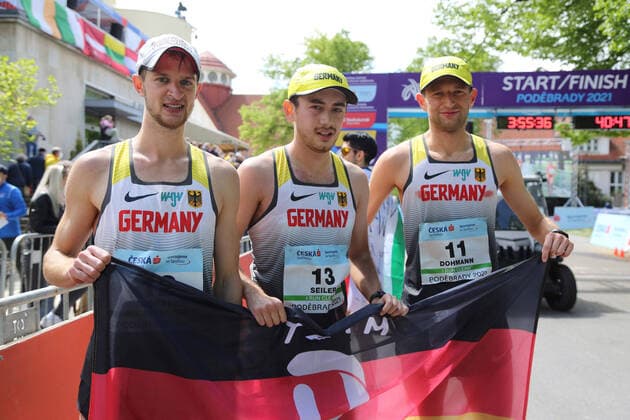 Bilder des Jahres 2021, Sport 05 Mai Sport Themen der Woche KW20 Sport Bilder des Tages Leichtathletik, Gehen, Team EM Gehen 2021, 16.05.2021, Podebrady, Tschechsien, 50KM Männer Team, Karl Junghannss, Nathaniel Seiler, Carl Dohmann, team Deutschland Foto Gladys Chai von der Laage *** Athletics, Walking, Team European Championship Walking 2021, 16 05 2021, Podebrady, Czech Republic, 50KM Men Team, Karl Junghannss, Nathaniel Seiler, Carl Dohmann, team Germany Foto Gladys Chai von der Laage