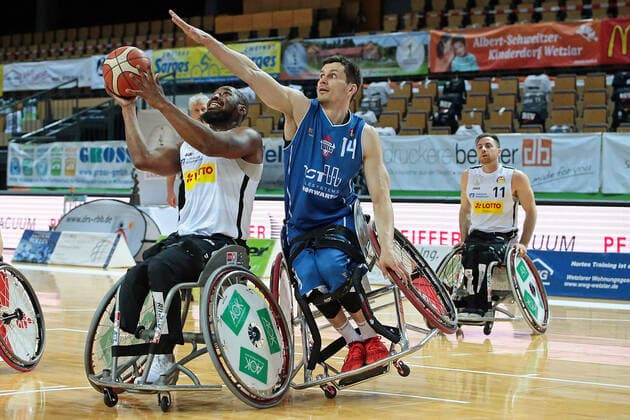 15.05.2021, xovx, Rollstuhlbasketball Bundesliga, Playoffs-Finale Deutsche Meisterschaft - Spiel 2, RSV Lahn-Dill - RSB Thuringia Bulls v.l. Brian Bell (RSV Lahn-Dill), Aliaksandr Halouski (RSB Thuringia Bulls), Steve Serio (RSV Lahn-Dill) Wetzlar Rittal-Arena Hessen Deutschland (DE)
