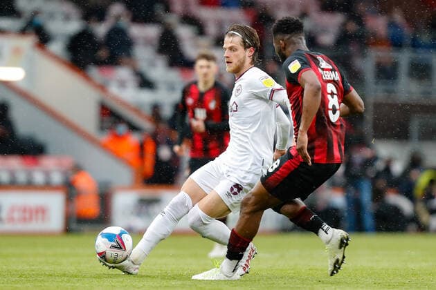 Bournemouth v Brentford Sky Bet Championship Mathias Jensen of Brentford and Jefferson Lerma of Bournemouth during the Sky Bet Championship Play-Off Semi Final 1st leg between Bournemouth and Brentford at the Vitality Stadium, Bournemouth Content Not Available For UK Newspapers Copyright: xMarkxDxFullerx FIL-15552-0018