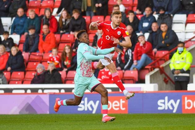 Barnsley v Swansea City EFL Sky Bet Championship 17 05 2021. Play-Off First Leg Barnsley defender Michal Helik (30) wrestles with Swansea City forward Jamal Lowe (9) during the EFL Sky Bet Championship 1st leg play off match between Barnsley and Swansea City at Oakwell, Barnsley, England on 17 May 2021. Barnsley Oakwell South Yorkshire England Editorial use only DataCo restrictions apply See www.football-dataco.com , Copyright: xMalcolmxBrycex PSI-12778-0015