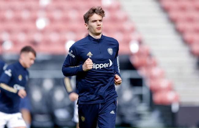Southampton v Leeds United Premier League 18 05 2021. Leeds United defender Diego Llorente (14) warming up during the Premier League match between Southampton and Leeds United at the St Mary s Stadium, Southampton, England on 18 May 2021. Southampton St Mary s Stadium Hampshire England Editorial use only DataCo restrictions apply See www.football-dataco.com , Copyright: xSimonxDaviesx PSI-12766-0009