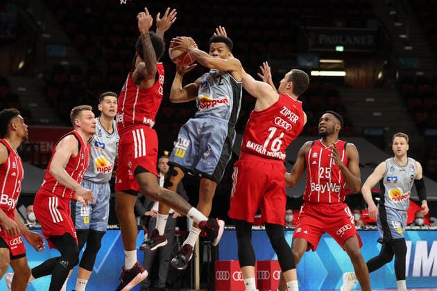 Sport Bilder des Tages Trae Bell-Haynes (Crailsheim) mit dem Rebound GER, FC Bayern Basketball vs. Hakro Merlins Crailsheim, Basketball, 1.Bundesliga, Playoffs 2020 2021, Viertelfinale Spiel 1, 19.05.2021, GER, FC Bayern Basketball vs. Hakro Merlins Crailsheim, Basketball, 1.Bundesliga, Playoffs 2020 2021, Viertelfinale Spiel 1, 19.05.2021, Muenchen Copyright: xEIBNER MarcelxEngelbrechtx EP_EER