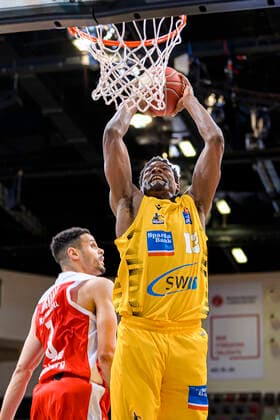 Ludwigsburg, Deutschland 19. Mai 2021: BBL- 20 21 - Playoffs Viertelfinale - MHP Riesen Ludwigsburg vs. Brose Bamberg v.li. Dominic Lockhart (Bamberg), Yorman Polas Bartolo (Ludwigsburg) Ludwigsburg MHP Arena Baden-Württemberg Deutschland