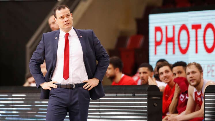 19.05.2021, Basketball, BBL 2020 2021, Viertelfinale, 1. Spieltag, MHP RIESEN Ludwigsburg - Brose Bamberg, GER, Ludwigsburg, MHPArena Bild: v. li. Head Coach Johan Roijakkers (Brose Bamberg) Copyright: HMBxMedia xHeikoxBecker