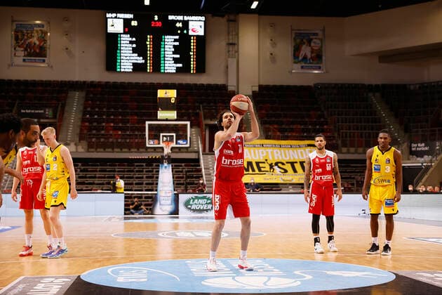 19.05.2021, Basketball, BBL 2020 2021, Viertelfinale, 1. Spieltag, MHP RIESEN Ludwigsburg - Brose Bamberg, GER, Ludwigsburg, MHPArena Bild: v. li. Michele Vitali (Brose Bamberg) Copyright: HMBxMedia xHeikoxBecker
