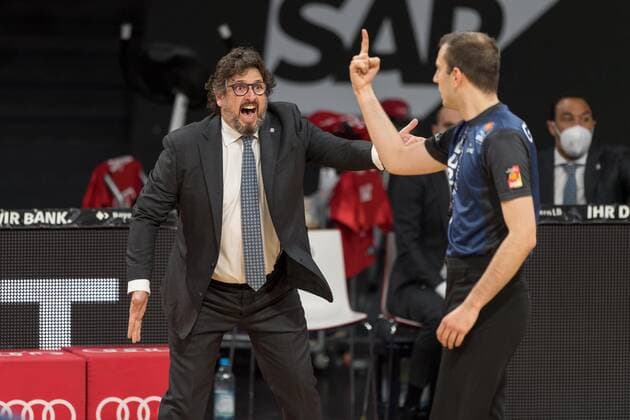 Basketball, BBL, 20210519, FC Bayern München - Merlins Crailsheim. Im Bild Head Coach des FC Bayern München Andrea TRINCHIERI zweifelt Entscheidung Schiedsrichter an. München Audi Dome Bayern Deutschland Copyright: Passion2Press MarkusxFischerx