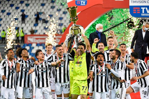 Bilder des Jahres 2021, Sport 05 Mai Sport Themen der Woche KW20 Sport Bilder des Tages Photo Fabrizio Corradetti - LaPresse 19 05 2021 Reggio Emilia (Italy) Soccer Atalanta - Juventus Italian Football TIMVISION Cup 2020 2021 - Mapei Stadium - Citt& xe0; del Tricolore In the pic: Juventus celebrates after the victory of Coppa Italia 2020 2021  Copyright: xFabrizioxCorradetti LaPressex