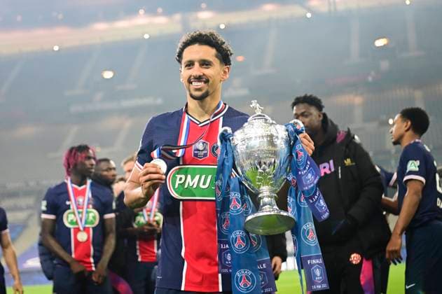 Joie des joueurs du PSG avec le trophee Marquinhos (PSG) FOOTBALL : Finale de la Coupe de France - Monaco vs PSG - 19 05 2021 JBAutissier Panoramic 