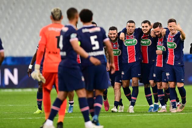 Joie des joueurs du PSG en fin de match Kylian Mbappe (PSG) Alessandro Florenzi (PSG) Mauro Icardi (PSG) Pablo Sarabia (PSG) Ander Herrera (PSG) FOOTBALL : Finale de la Coupe de France - Monaco vs PSG - 19 05 2021 JBAutissier Panoramic 