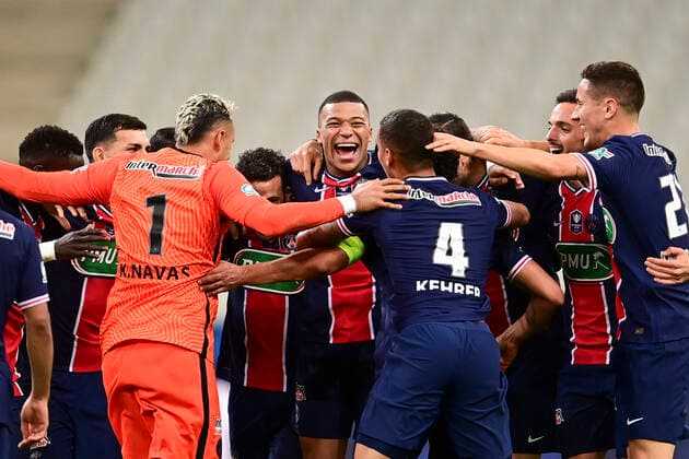 Joie des joueurs du PSG en fin de match Kylian Mbappe (PSG) Alessandro Florenzi (PSG) Mauro Icardi (PSG) Pablo Sarabia (PSG) Ander Herrera (PSG) Keylor Navas (PSG) FOOTBALL : Finale de la Coupe de France - Monaco vs PSG - 19 05 2021 JBAutissier Panoramic 