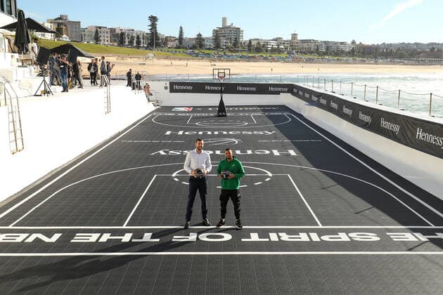 NBA, Basketball Herren, USA PARTNERSHIP LAUNCH, Andrew Bogut and Nick Kyrgios pose inside Bondi Icebergs pool which has been converted to a basketball court during a National Basketball Association (NBA) brand partnership launch, in Sydney, Thursday, May 20, 2021. ( NO ARCHIVING, EDITORIAL USE ONLY, NO USE IN BOOKS WITHOUT CONSENT SYDNEY NSW AUSTRALIA  Copyright: xBRENDONxTHORNEx 20210520001543596290
