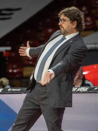 Fassungslosigkeit ¦ Bayerns - Head Coach Andrea TRINCHIERI. Basketball, Bayern - Crailsheim, BBL-Playoff, Viertelfinale, 1.Spiel, Saison 2020-2021, am 19.5.2021 in Muenchen, A U D I D O M E, Deutschland. Quelle Copyright Credit : Oryk HAIST