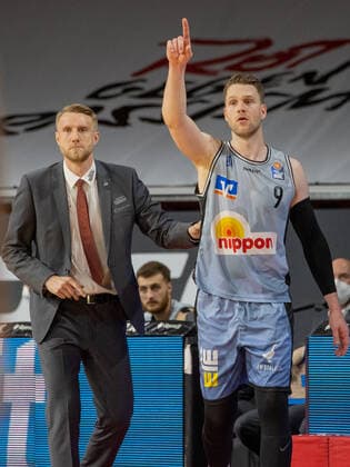 Crailsheims Trainer Tuomas IISALO und 9 BLECK. Basketball, Bayern - Crailsheim, BBL-Playoff, Viertelfinale, 1.Spiel, Saison 2020-2021, am 19.5.2021 in Muenchen, A U D I D O M E, Deutschland. Quelle Copyright Credit : Oryk HAIST