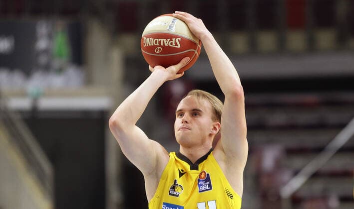 Ludwigsburg , Basketball easyCredit BBL Bundesliga ,Viertelfinale Spiel 1 , MHP RIESEN Ludwigsburg vs. Brose Bamberg , Lukas herzog ( Riesen )