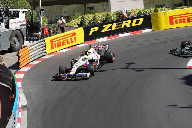 FORMULA 1 GRAND PRIX DE MONACO 2021, 20. - 23.05.2021 20.05.2021, Monaco Circuit, Monte Carlo, FORMULA 1 GRAND PRIX DE MONACO 2021, 20. - 23.05.2021 , im Bild Mick Schumacher (DEU 47), Haas F1 Team hat sich den rechten hinteren Reifen angeschlagen, das Rad steht schief.