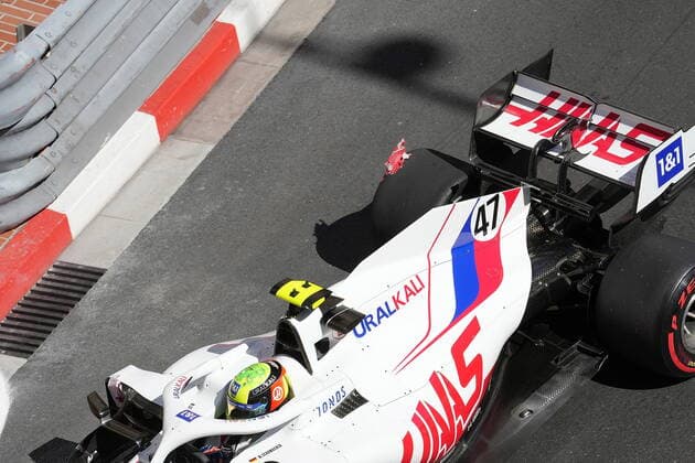 FORMULA 1 GRAND PRIX DE MONACO 2021, 20. - 23.05.2021 20.05.2021, Monaco Circuit, Monte Carlo, FORMULA 1 GRAND PRIX DE MONACO 2021, 20. - 23.05.2021 , im Bild Mick Schumacher (DEU 47), Haas F1 Team hat sich den rechten hinteren Reifen angeschlagen, das Rad steht schief.