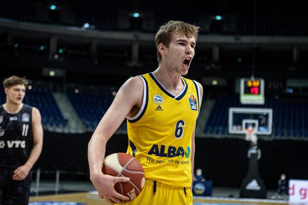 Basketball Berlin 20.05.2021 1. Bundesliga easyCredit-BBL BBL Saison 2020 2021 Playoffs Viertelfinale Spiel 1 Alba Berlin - Hamburg Towers Malte Delow (Alba Berlin, No.06) Jubel