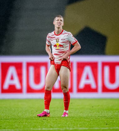 Leipzigs Dani Olmo fassungslos nach dem Gegentreffer zum 1:4 DFB-Pokalfinale 2021, RB Leipzig - Borussia Dortmund 1:4 13. Mai 2021, Berlin (Olympiastadion). RB Leipzig - Borussia Dortmund 1:4 *** Leipzigs Dani Olmo stunned after conceding goal to 1 4 DFB Pokalfinale 2021, RB Leipzig Borussia Dortmund 1 4 13 May 2021, Berlin Olympiastadion RB Leipzig Borussia Dortmund 1 4