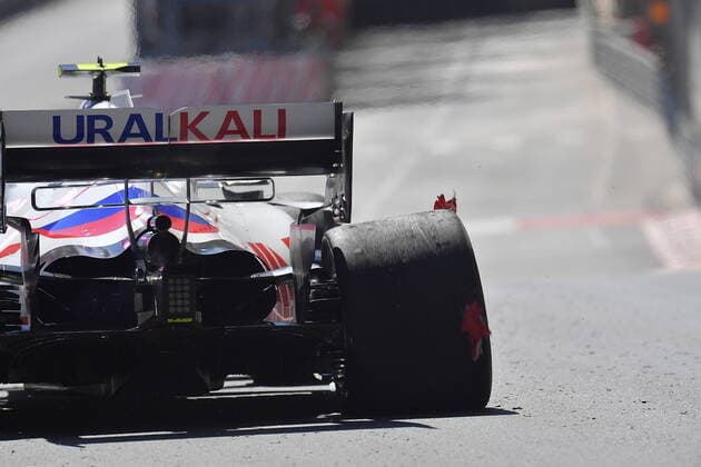 FORMULA 1 GRAND PRIX DE MONACO 2021, 20. - 23.05.2021 20.05.2021, Monaco Circuit, Monte Carlo, FORMULA 1 GRAND PRIX DE MONACO 2021, 20. - 23.05.2021 , im Bild Mick Schumacher (DEU 47), Haas F1 Team ist mit seinem Auto an den Leitplanken angeschlagen und muss das Fahrzeug abstellen.