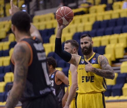 Martin BREUNIG (12 EWE Baskets Oldenburg) kritisiert eine Schiedsrichterentscheidung bei der Partie EWE Baskets Oldenburg vs ratiopharm Ulm, Basketball, Bundesliga, 20.05.2021, Saison 2020 2021, Playoffs, Viertelfinale, 1. Spieltag ; Copyright: xErikxHillmer EIBNERx EP_ehr EWE Baskets Oldenburg vs ratiopharm Ulm, Basketball, Bundesliga, 20.05.2021, Saison 2020 2021, Playoffs, Viertelfinale, 1. Spieltag Oldenburg Copyright: xErikxHillmer EIBNERx EP_ehr