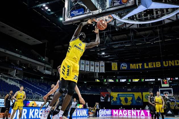 Basketball Berlin 20.05.2021 1. Bundesliga easyCredit-BBL BBL Saison 2020 2021 Playoffs Viertelfinale Spiel 1 Alba Berlin - Hamburg Towers Christ Koumadje (Alba Berlin, No.21)
