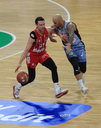 19.05.2021, BBL FC Bayern Basket vs Crailsheim, Audi Dome Muenchen, Basketball, im Bild: Zan Mark Sisko (FCB Basketball) vs Maurice Stuckey (Merlins Crailsheim)
