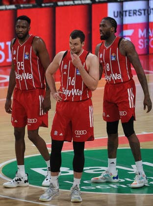 19.05.2021, BBL FC Bayern Basket vs Crailsheim, Audi Dome Muenchen, Basketball, im Bild: JaJuan Johnson (FCB Basketball), Paul Zipser (FCB Basketball) und Jalen Reynolds (FCB Basketball)