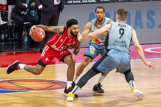 D.J. Seeley 4 (FC Bayern), Fabian Bleck 9 (Hakro Merlins Crailsheim), FC Bayern Basketball vs. HAKRO Merlins Crailsheim, BBL-Playoffs, Viertelfinale, 21.05.2021 Muenchen Bayern Deutschland