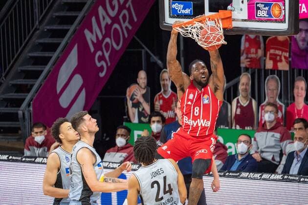 Jalen Reynolds 8 (FC Bayern), dunk, FC Bayern Basketball vs. HAKRO Merlins Crailsheim, BBL-Playoffs, Viertelfinale, 21.05.2021 Muenchen Bayern Deutschland