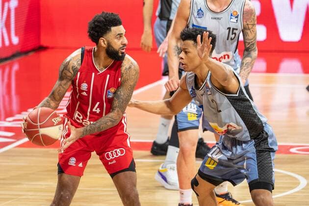 D.J. Seeley 4 (FC Bayern), Trae Bell-Haynes 2 (Hakro Merlins Crailsheim), FC Bayern Basketball vs. HAKRO Merlins Crailsheim, BBL-Playoffs, Viertelfinale, 21.05.2021 Muenchen Bayern Deutschland
