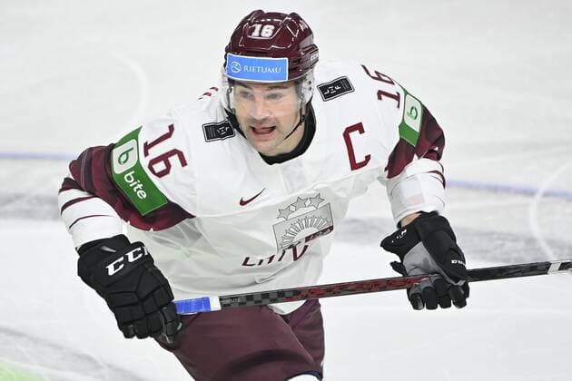 Eishockey, WM, Kanada - Lettland Kaspars Daugavins of Latvia (l) during the 2021 IIHF Ice hockey, Eishockey World Championships preliminary round group B match Canada vs Latvia in Riga, Latvia, on May 21, 2021. Riika, Riga Latvia LKFTJK20210521201816EFSW  Copyright: xJussixNukarix