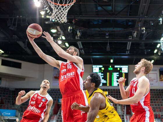 Dominic Lockhart (Brose Bamberg, 03), David Kravish (Brose Bamberg, 45), Yorman Polas Bartolo (MHP Riesen Ludwigsburg, 13), Christian Sengfelder (Brose Bamberg, 43), MHP Riesen Ludwigsburg vs. Brose Bamberg, Basketball, Bundesliga, Playoffs, Spiel 2, easycredit BBL, 21.05.2021, MHP Riesen Ludwigsburg vs. Brose Bamberg, Basketball, Bundesliga, Playoffs, Spiel 2, easycredit BBL, 21.05.2021 Ludwigsburg Copyright: xEibner-Pressefoto SaschaxWaltherx EP_swa