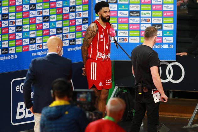 4 Dennis Jerome Seeley (FCBB) bester Werfer, 33 Pt, gibt nach dem Spiel ein Interview Basketball, 1. Bundesliga, BBL, FC Bayern München, HAKRO Merlins Crailsheim im Audi Dome, 21.05.2021, Playoff, Spiel 2, FOTO: Mladen Lackovic LakoPress