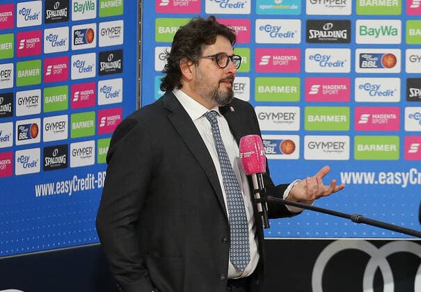 Cheftrainer Andrea Trinchieri (Muenchen) bei einem Interview nach Spielende GER, FC Bayern Basketball vs. Hakro Merlins Crailsheim, Basketball, 1.Bundesliga, Playoffs 2020 2021, Viertelfinale Spiel 2, 21.05.2021, GER, FC Bayern Basketball vs. Hakro Merlins Crailsheim, Basketball, 1.Bundesliga, Playoffs 2020 2021, Viertelfinale Spiel 2, 21.05.2021, Muenchen Copyright: xEIBNER MarcelxEngelbrechtx EP_EER