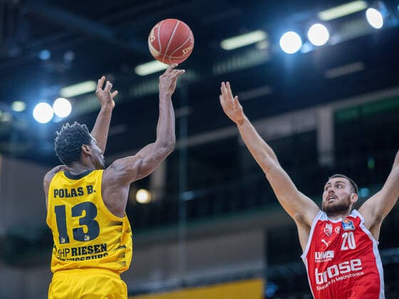 Sport Themen der Woche KW20 Sport Bilder des Tages Yorman Polas Bartolo (MHP Riesen Ludwigsburg, 13), Chase Fieler (Brose Bamberg, 20), MHP Riesen Ludwigsburg vs. Brose Bamberg, Basketball, Bundesliga, Playoffs, Spiel 2, easycredit BBL, 21.05.2021, MHP Riesen Ludwigsburg vs. Brose Bamberg, Basketball, Bundesliga, Playoffs, Spiel 2, easycredit BBL, 21.05.2021 Ludwigsburg Copyright: xEibner-Pressefoto SaschaxWaltherx EP_swa
