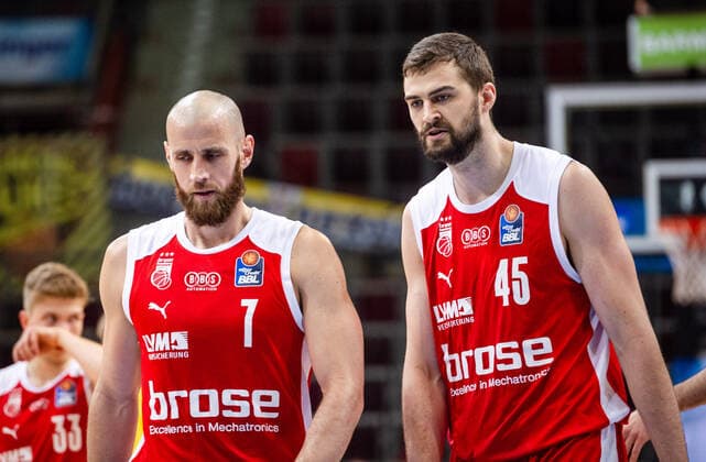 David Kravish (Brose Bamberg 45) ; Alex Ruoff (Brose Bamberg 7) ; 1. Basketball Bundesliga easyCredit BBL: MHP RIESEN Ludwigsburg - Brose Bamberg am 21.05.2021 in Ludwigsburg (MHPArena), Baden-Wuerttemberg, Deutschland Ludwigsburg. 21.05.21 Basketball , 21.05.2021, Ludwigsburg (Deutschland)